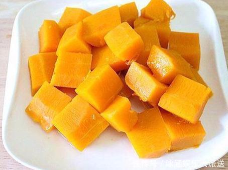 用筷子搅|教你电饭锅蒸发糕,1碗玉米面加2个鸡蛋,出锅比蛋糕好吃