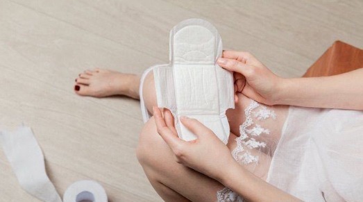 女人|绝经是女人“一道坎”，别大意！4个变化是通知“它来了”