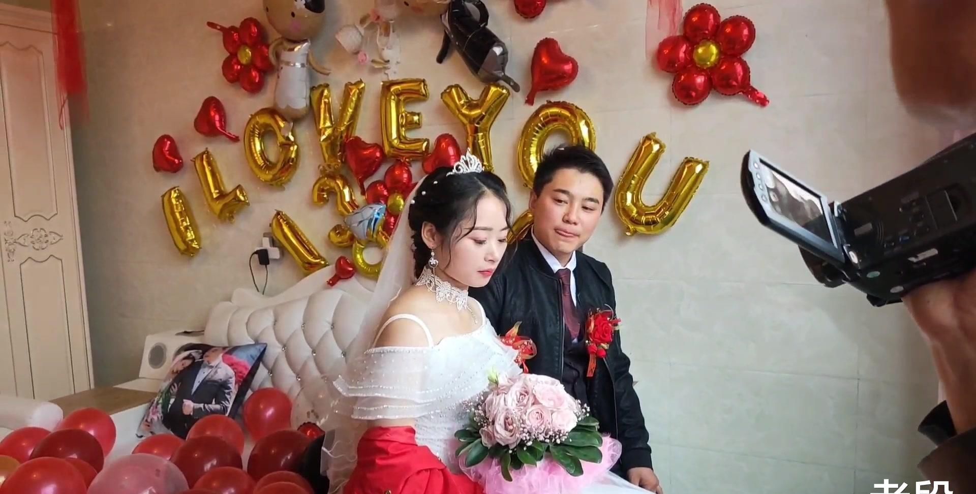 亲朋好友|接亲当天，新郎不愿读新婚誓词并当众撕毁，亲朋好友都说做得好