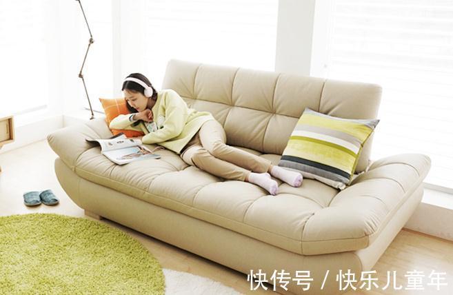 沙发|家庭装修，沙发选择真皮还是布艺？这四点对比，解开你的疑虑