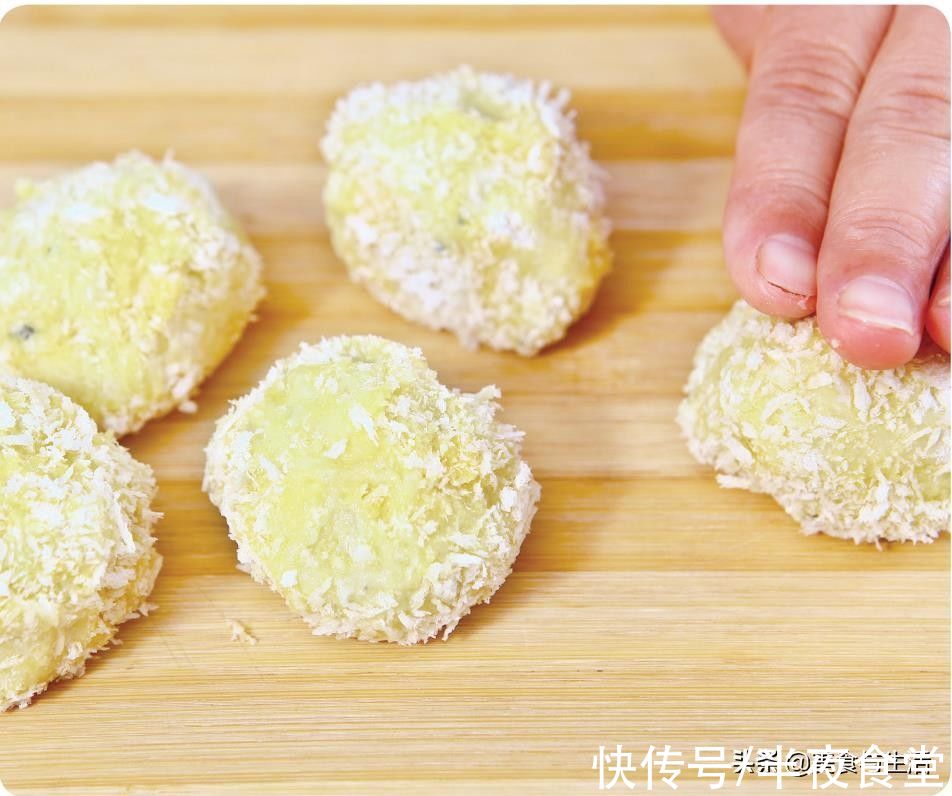奶酪土豆球色泽金黄,外酥内软,奶香浓醇,长身体的孩子很爱吃