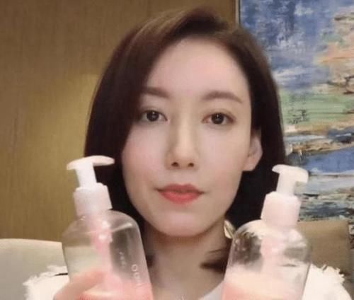 头皮|这“两款”洗发水建议别买，价格贵还鸡肋，头发出油是有原因的