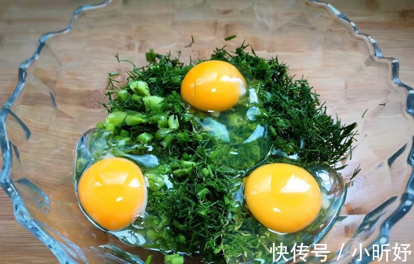 鸡蛋和这是绝配，晚饭炒一盘，隔天排宿便，小腹平坦，皮肤水灵