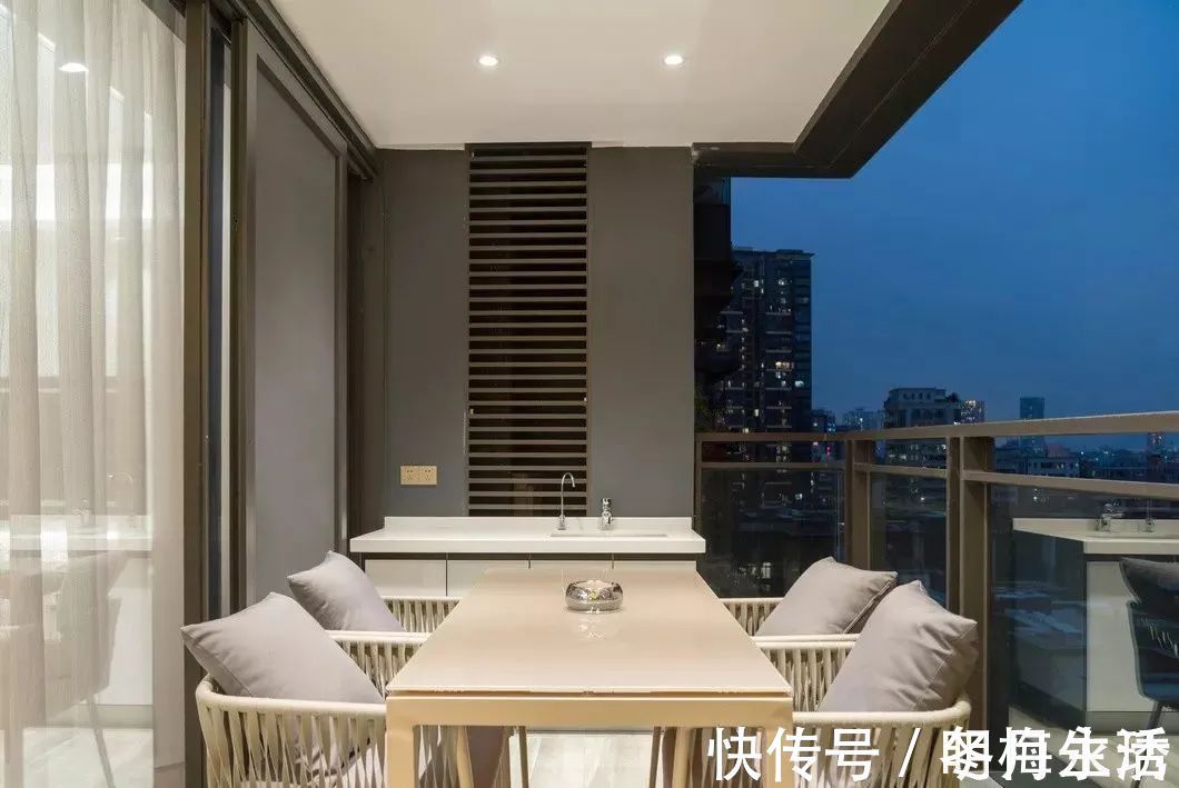 档次|246㎡现代大平层，简约大方的空间，时尚优雅的布置，高级档次