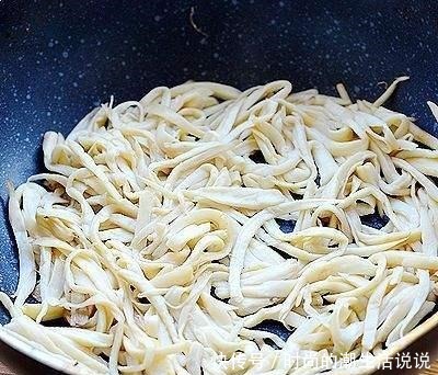 买杏鲍菇时,别再只挑大的,牢记4个特征,轻松挑到好杏鲍菇