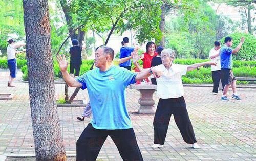  长寿|“长寿老人”通常会有4大特征，若占2个以上，一般都很长寿！