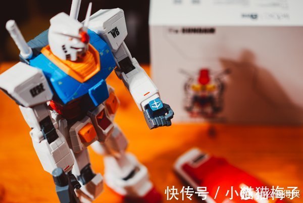 ikbc|高达键盘居然还有补完计划?ikbc联名高达金属键帽上手体验