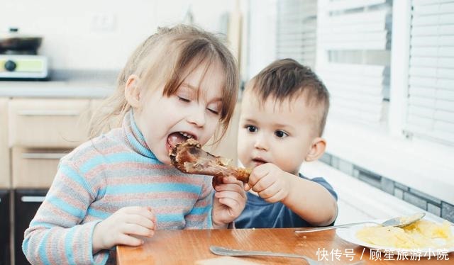 孩子|孩子在学校抢肉吃，老师群内直言家长家里伙食开好点，跟没吃过肉似的