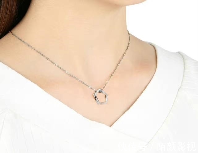 吊坠|名侦探柯南:警校组挂件吊坠,刻着五个人的名字,这个创意好虐心