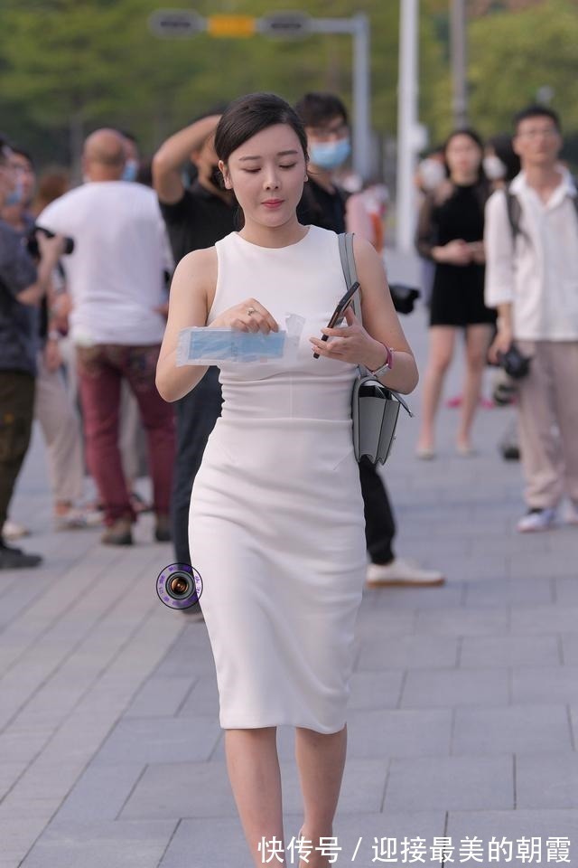 连衣裙 清新洒脱的连衣裙穿搭尽显自然的洒脱,有型有款的身姿,搭配舒适!