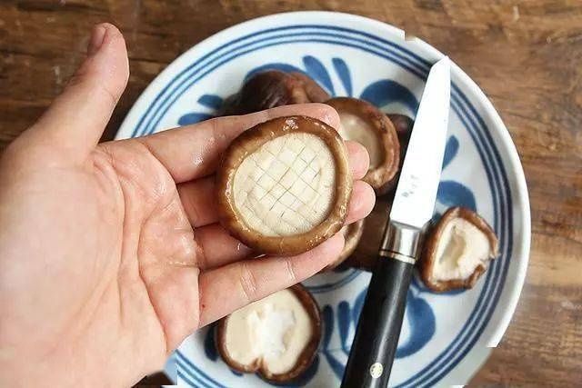  香菇这样做，口感比鲍鱼好，味道比肉鲜美，米饭最佳伴侣！