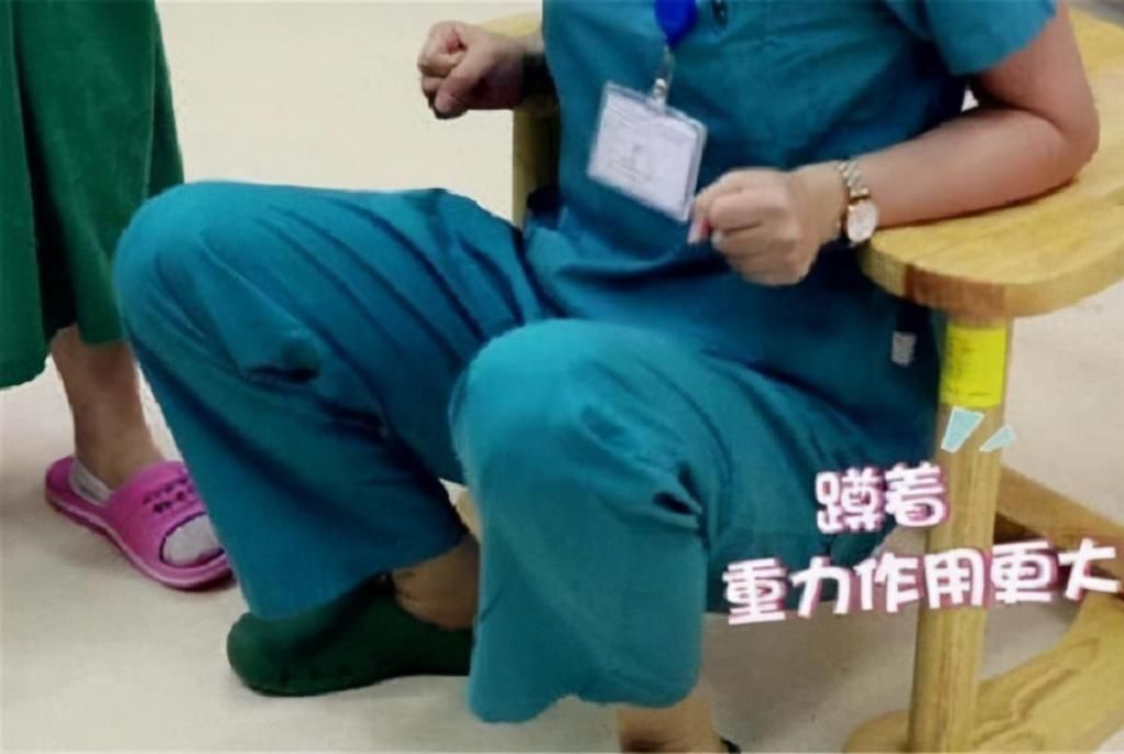 宫缩|生孩子只能躺着资深助产士介绍的3种体位,能帮你减轻分娩痛苦