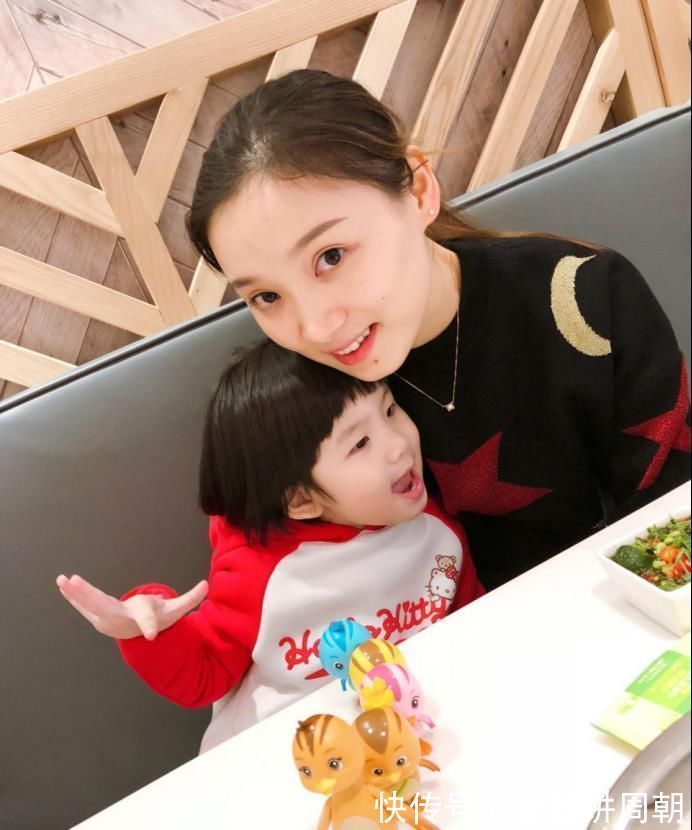 小姐姐|她是亚太瑜伽协会高级导师,也是位宝妈,高标准瑜伽令人赞不绝口