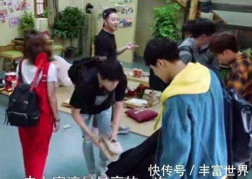 王迅|黄渤点菜比陈赫还“坑”，客人太多，黄磊：乱套，何老师更好笑！