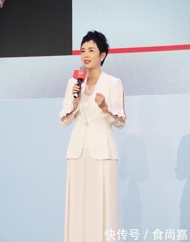 |沙雕动画,搞笑:好兄弟帮我掩饰放屁的尴尬!