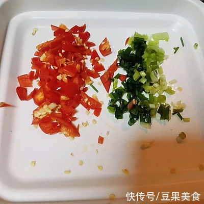 百吃不腻的减脂餐—番茄焖鸡片教程