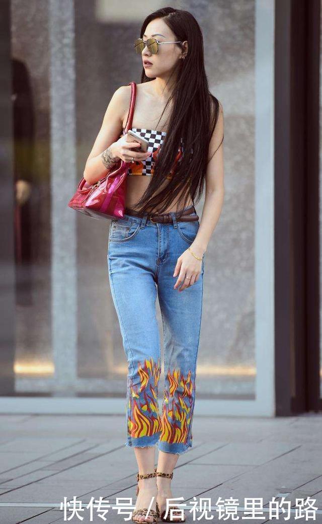 穿烂|还在穿烂大街的牛仔裤早过时了,今年更流行“阔腿渣渣裤”