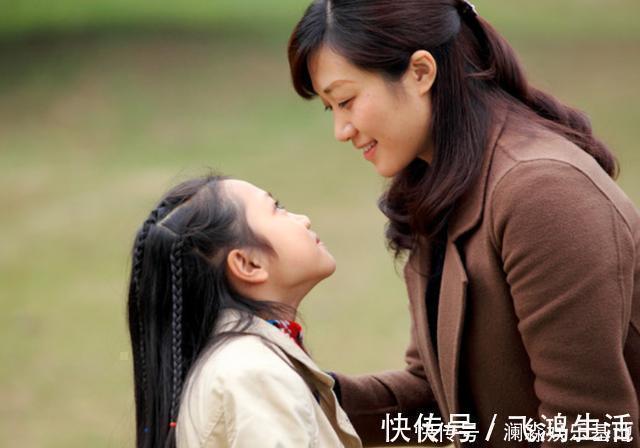 臭臭|1岁娃公交车上憋不住想拉臭臭,妈妈的做法赢得全车人点赞