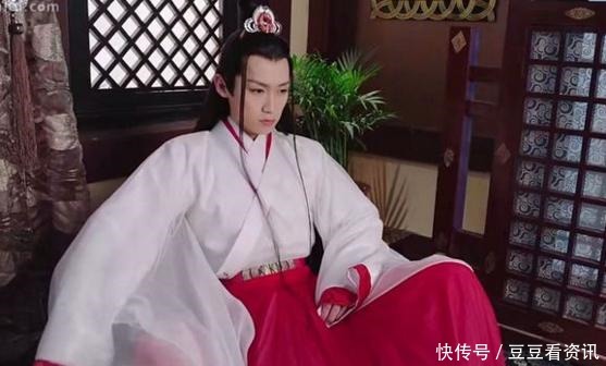 慕容离烽火淬就美人,美不在那一身的颜色,而是那永不褪色的风华