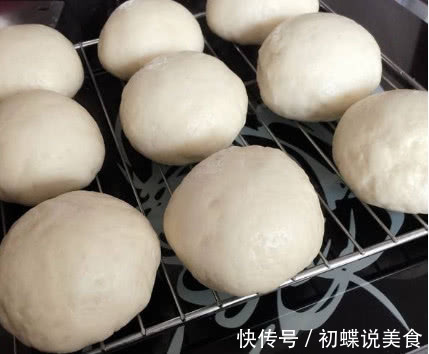 蒸馒头如何做到松软还有弹性学会这个技巧，自己在家做更健康！