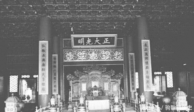 重游|晚年溥仪重游故宫，对着龙椅说了这样一句话，让世人都为之感慨！