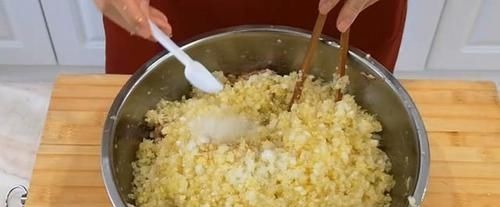 蒸包子，千万不要直接上锅蒸，3个小诀窍，包子鲜嫩松软，不塌陷