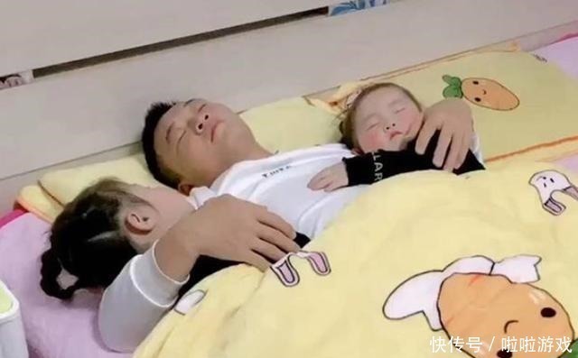 镜头|爸爸“左拥右抱”两个女儿入睡,镜头转到儿子时,妈妈瞬间急了