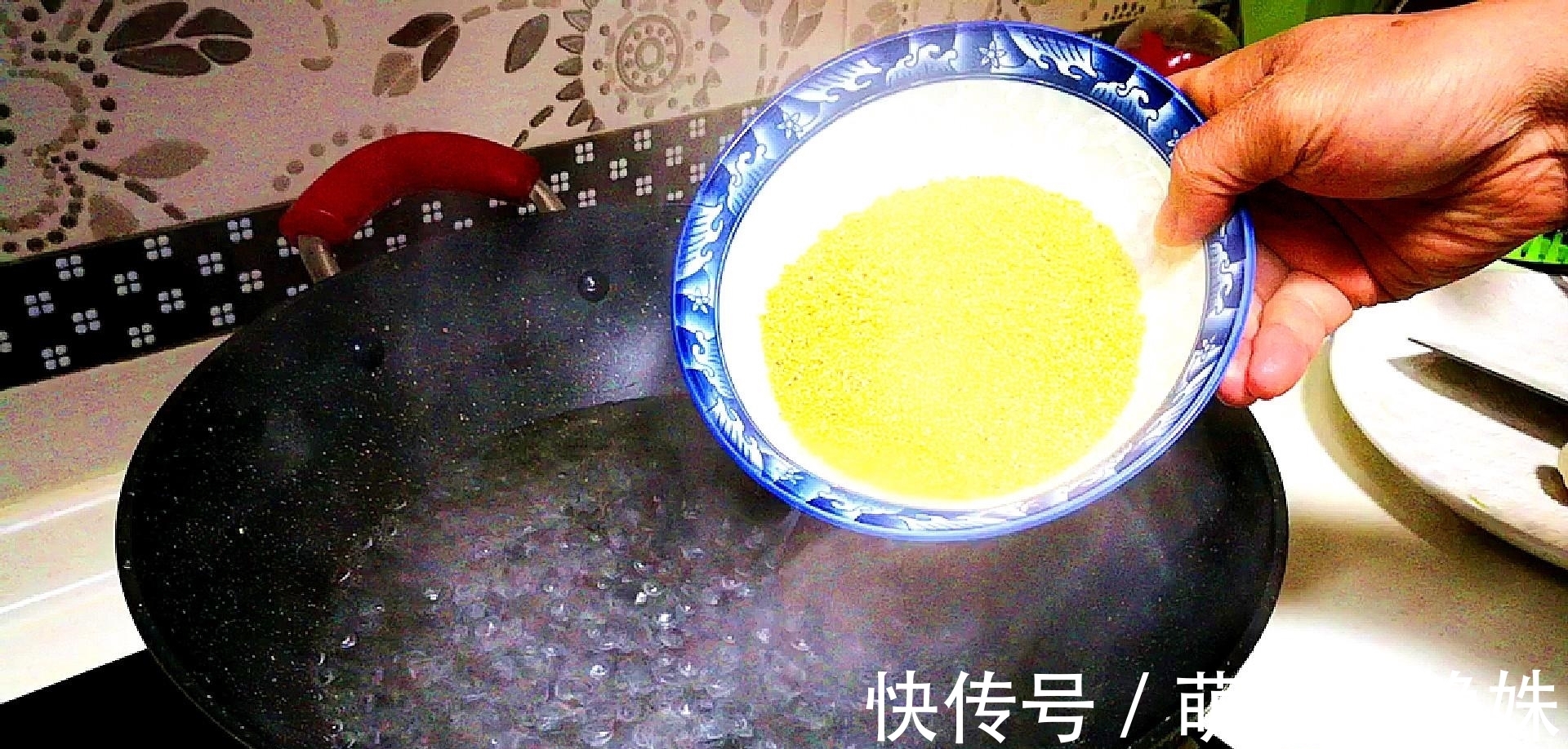 熬小米粥时，记住不要直接加水煮，诀窍告诉你，米粥香浓、出油多