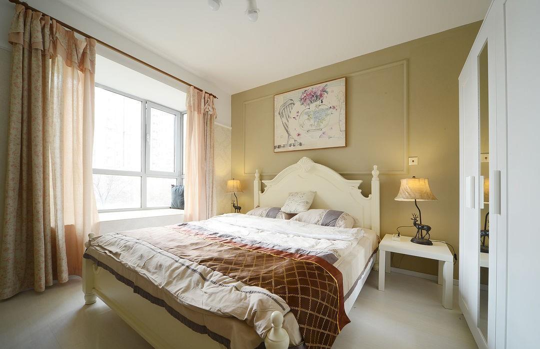 实木|简约的美式三居室，每一处都很精致大方，窗帘杆的选择更是独特