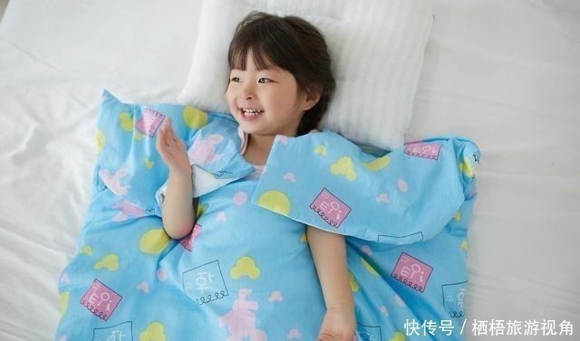 预防颈椎病|“睡枕头”和“不睡枕头”的孩子,长大后到底差别在哪里