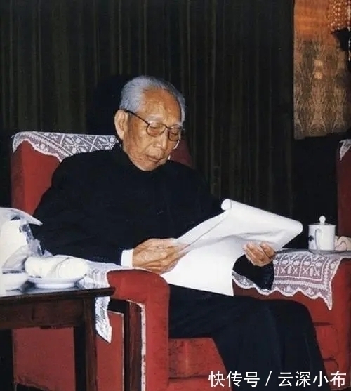 步枪体#王震将军6幅“步枪体”书法罕曝,线条粗朴少灵活,却被赞为绝唱