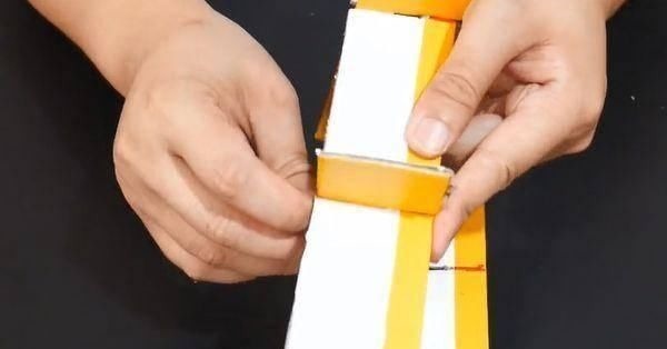 空鞋盒我从来不扔,用刀割一圈,放衣柜太实用了,做5个都不嫌多