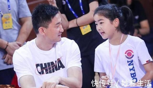 人家|姚明女儿身高有些失控,10岁将近1米7,网友:我还没人家孩子高