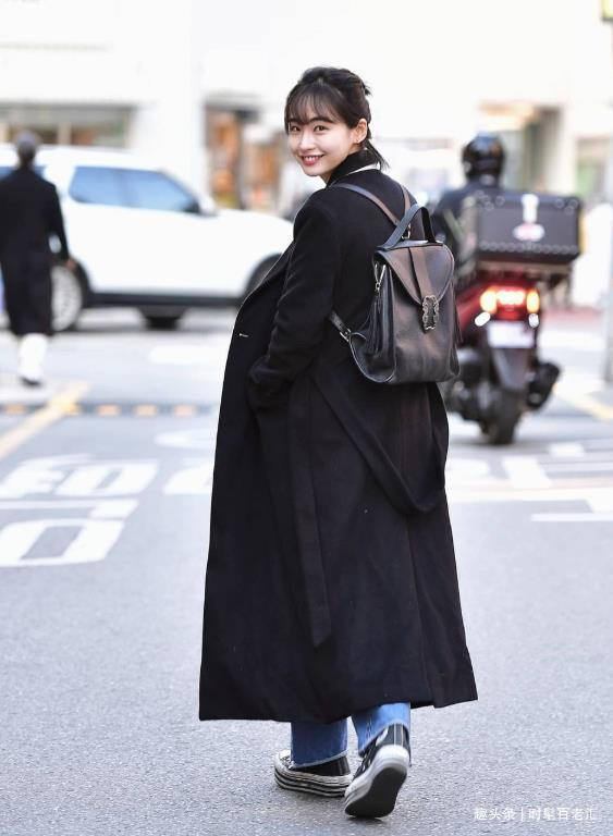 膝下 最近火了一种大衣，叫“膝下不过踝”，时髦显高，小个子也适合