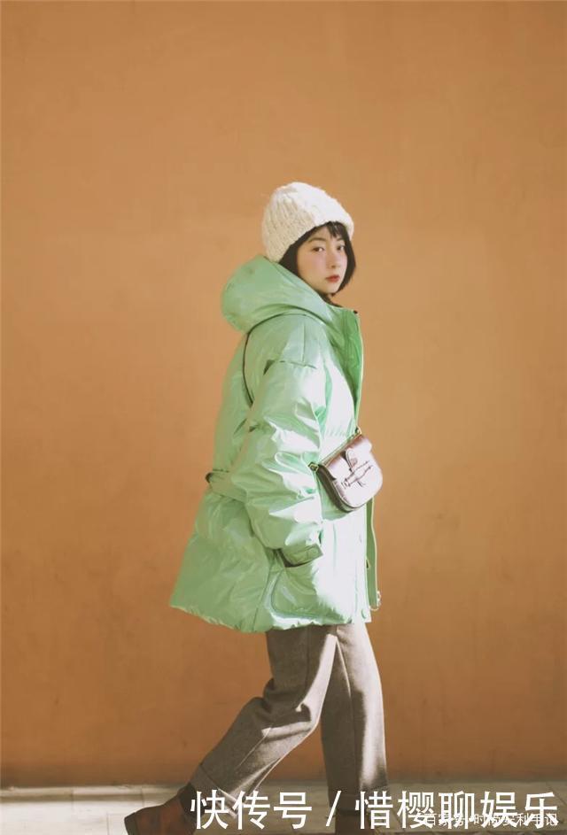 穿羽绒服时,挑对颜色是关键,建议多穿这几种“流行色”,特好看