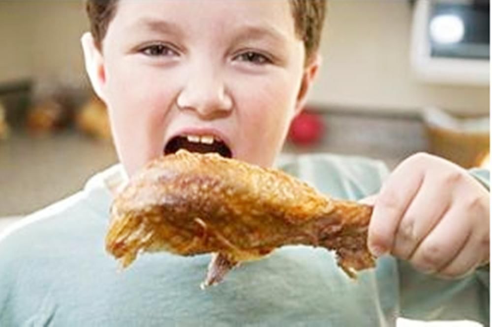 身体|即使孩子“无肉不欢”,这几种“肉”也不要给娃吃,影响身体发育