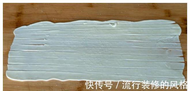 小面|在家做盘丝饼原来这么简单，一卷一叠就搞定，有技巧无难度，真香