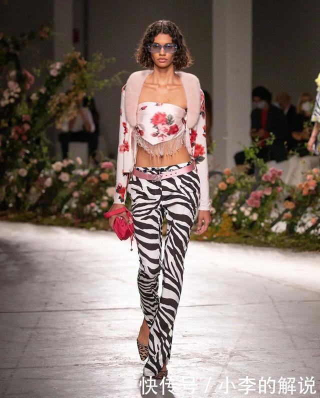 米兰时装周线下T台回归,Blumarine2021春夏系列演绎浪漫时装盛宴