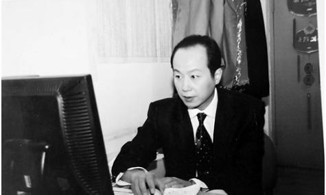 罗京病逝11年,职业生涯最难稿件曝光,李瑞英播报声音都在颤抖