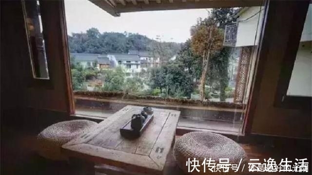 长方形|70后大叔用6年时间，建造400㎡院子，为追求原始房顶铺茅草