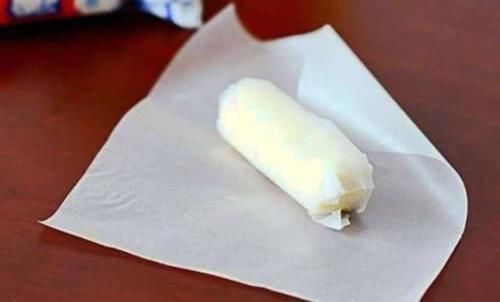 奶糖里面|吃了20年的大白兔,才知道里面“透明纸”的用处原来之前想错了