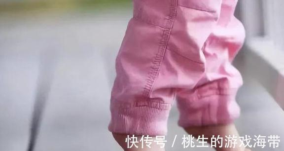 宝妈|不会爬就学走路的孩子,大脑发育有问题?美国儿科学会这样说