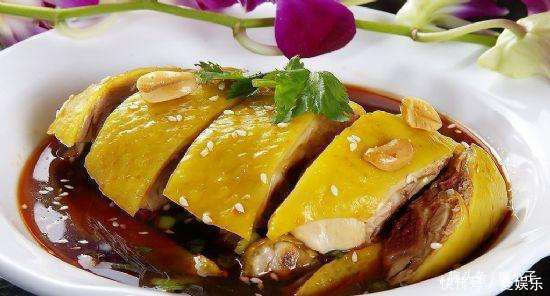 泡辣椒|鸡肉不要红烧了，教你秘制新吃法，鲜嫩又多汁，出锅连汤汁都不剩