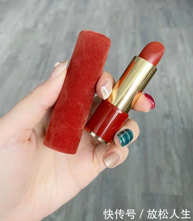 豆沙色|被称为“好运色”的口红,除了兰蔻196,今年的纪梵希888才是王者