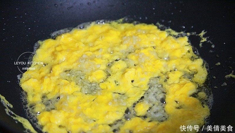 5个鸡蛋、1块姜,花几分钟时间,炒出螃蟹味,又鲜又美