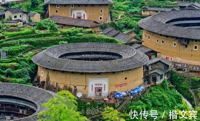 建筑群|中国客家土楼，墙体为泥块里面无铁无水泥，却能屹立600年不倒