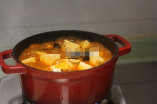 冬天|冬天吃这锅味美,比火锅简单省事,鲜美香辣,连汤汁拌饭都很好吃