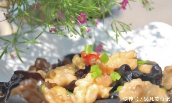 西芹|分享几道越吃越香的大厨家常菜莲藕木耳炒西芹、核桃仁拌黑木耳