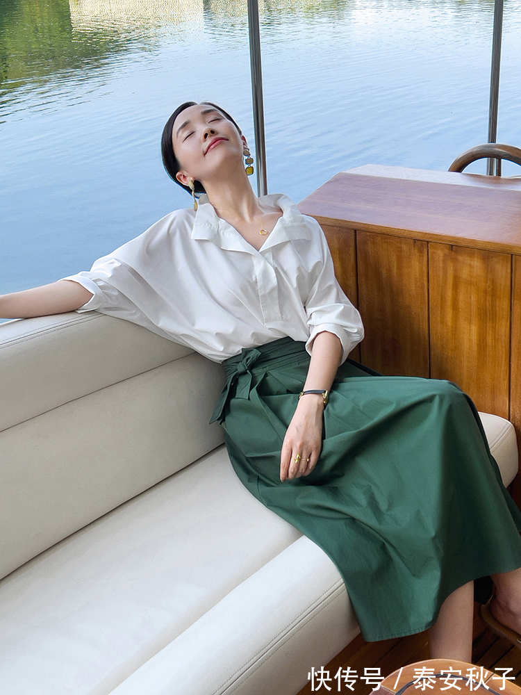 小衫|仅用“百褶裙”就能搭遍整个衣橱?有了它,你的美才能灵活生动!