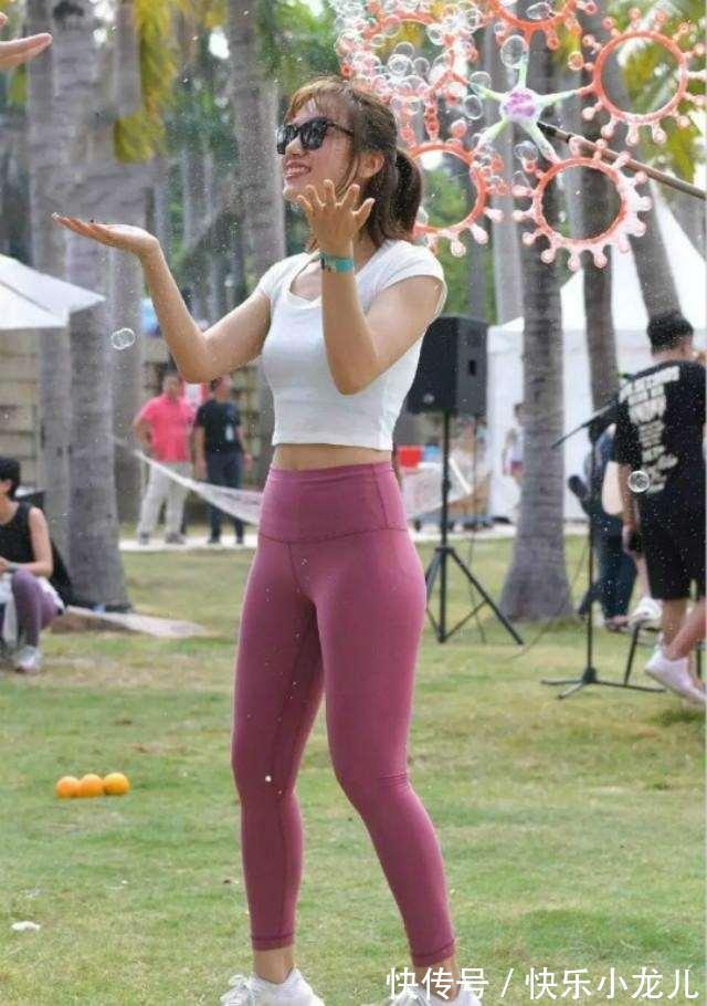 穿搭 展现个性的打底裤穿搭青春感十足,彰显民国名媛风采,引人注目